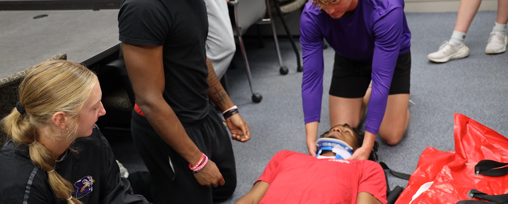 Students-working-together-during-athletic-training-simulation-lab.
