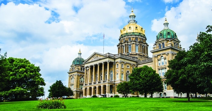 a-photo-of-the-iowa-state-capitol